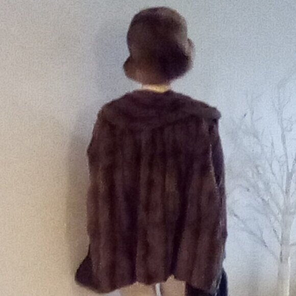 VTG Genuine Cape/ Stole With Wrist Holes Luxurious Soft - Picture 2 of 3